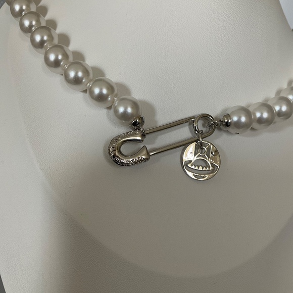Vivienne Westwood Pearl Necklace with Silver Charm - Picture 2 of 4